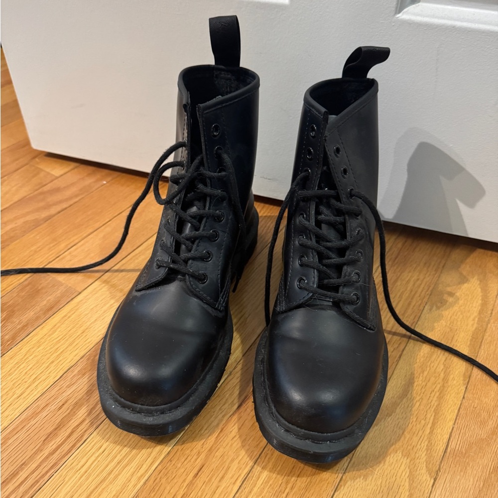 Dr. Martens 1460 MONO SMOOTH LEATHER LACE UP BOOTS